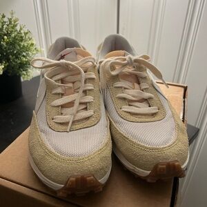 Nike sneaker, size 7